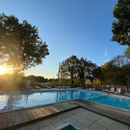 Emplacement Tente Camping Car Saint-Aubin-de-Nabirat Exterior photo