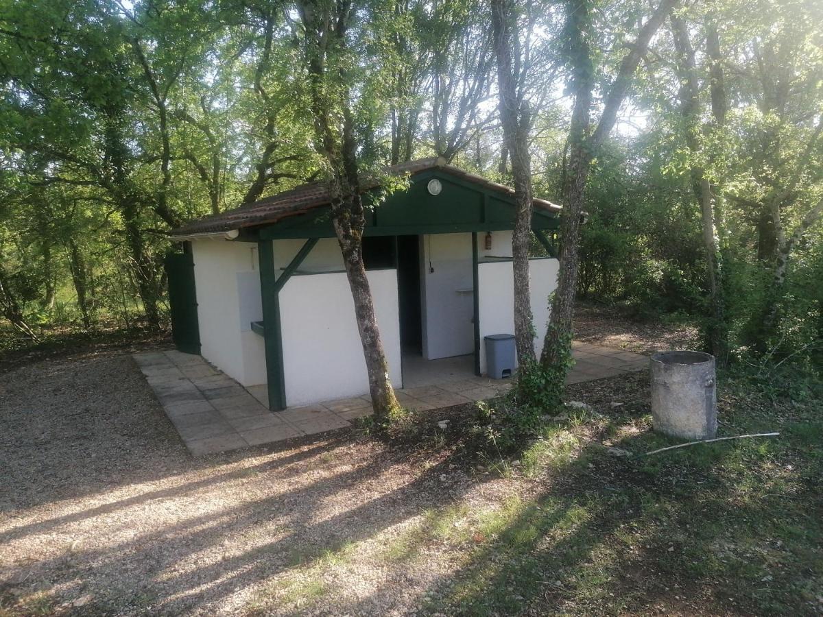 Emplacement Tente Camping Car Saint-Aubin-de-Nabirat Exterior photo