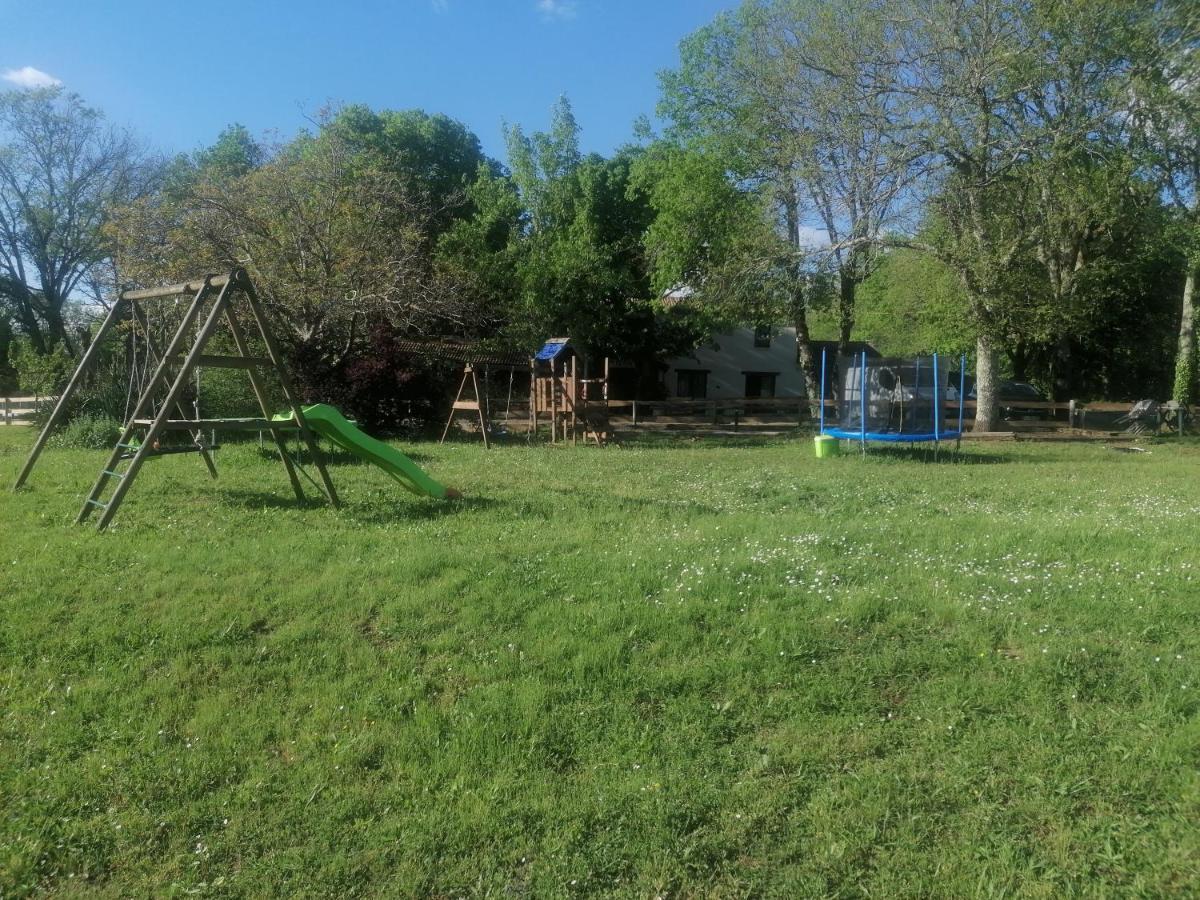 Emplacement Tente Camping Car Saint-Aubin-de-Nabirat Exterior photo