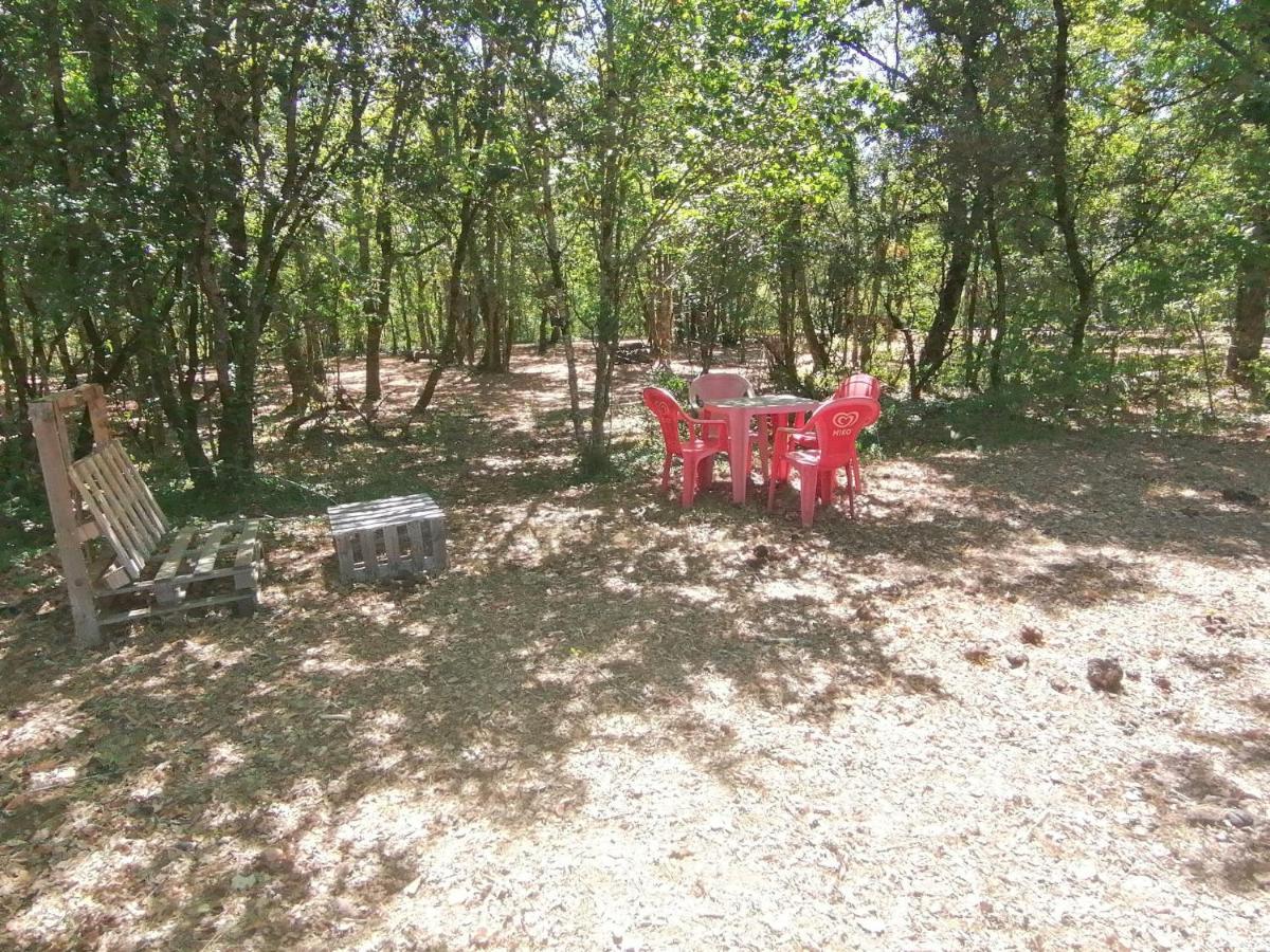 Emplacement Tente Camping Car Saint-Aubin-de-Nabirat Exterior photo